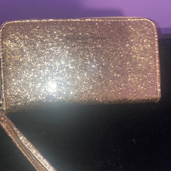 EUC Adrienne Vittadini Wallet with Mobile Power Bank - Picture 1 of 5